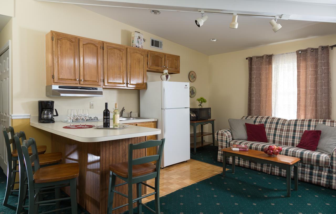 Beech Tree Inn And Cottage Нюпорт Екстериор снимка