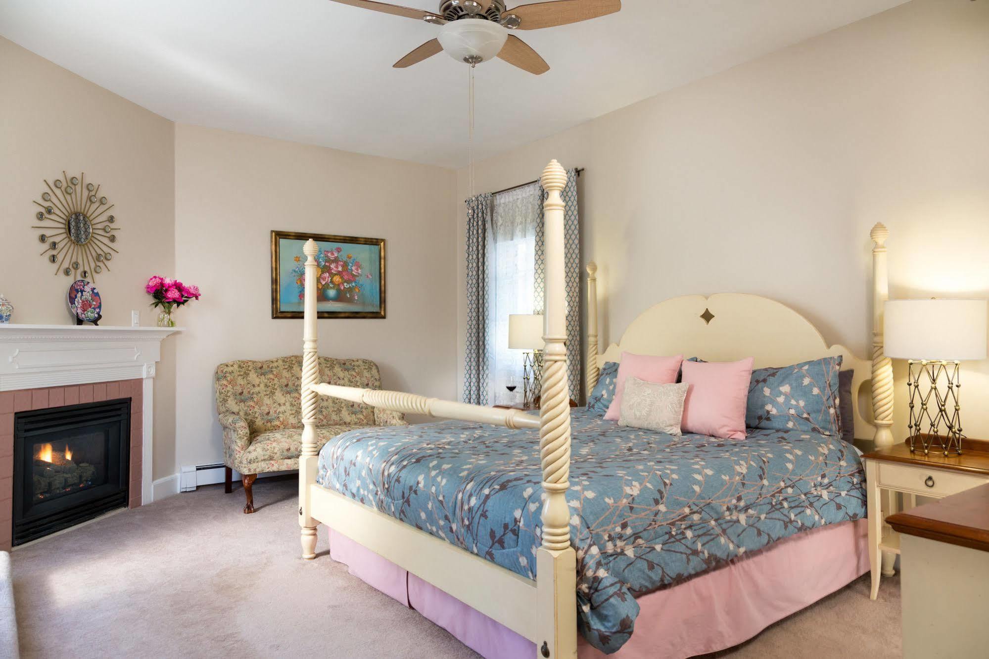 Beech Tree Inn And Cottage Нюпорт Екстериор снимка