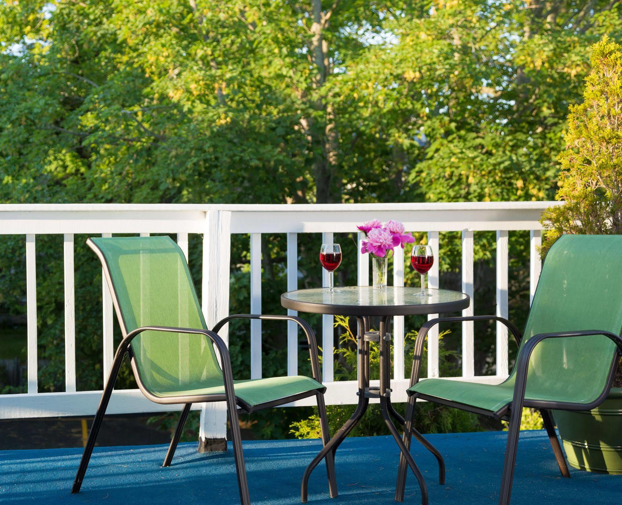 Beech Tree Inn And Cottage Нюпорт Екстериор снимка