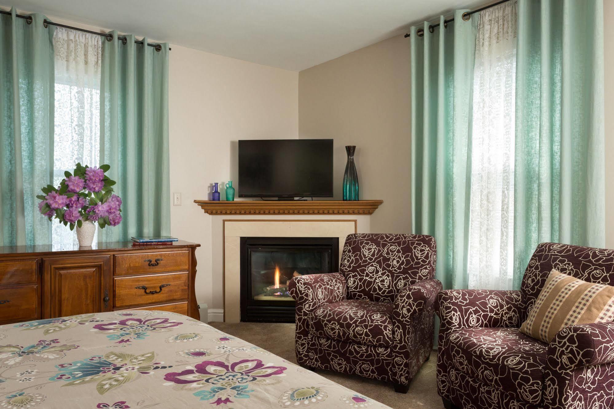 Beech Tree Inn And Cottage Нюпорт Екстериор снимка
