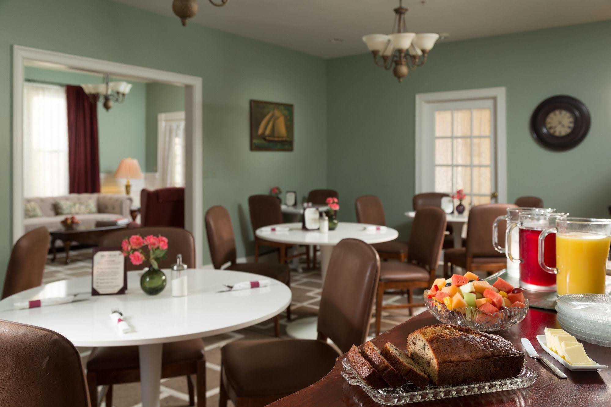 Beech Tree Inn And Cottage Нюпорт Екстериор снимка
