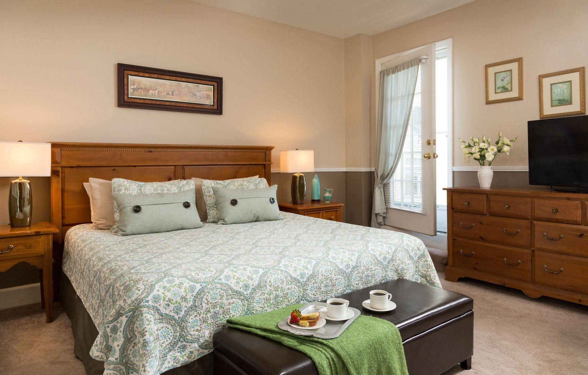 Beech Tree Inn And Cottage Нюпорт Екстериор снимка