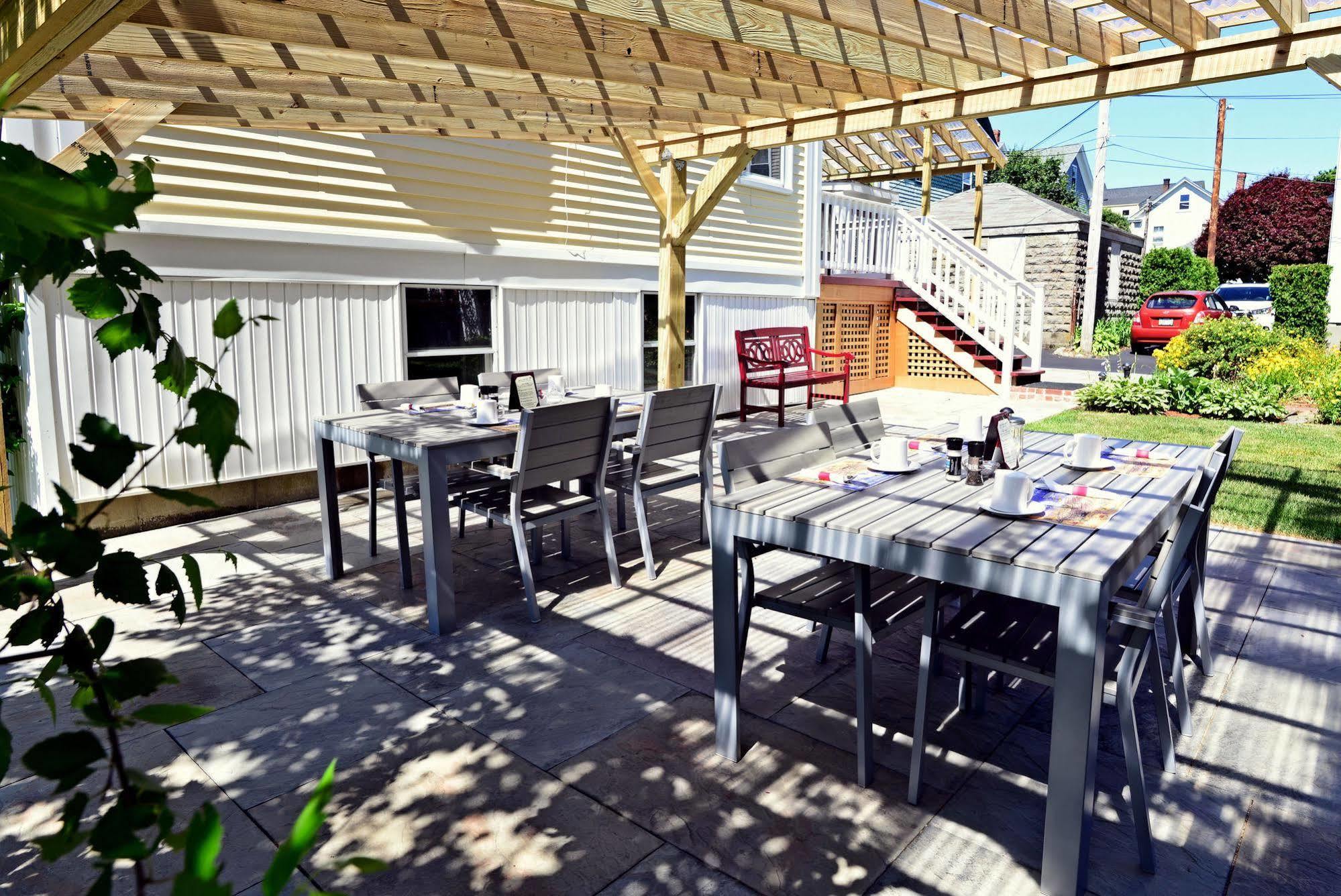 Beech Tree Inn And Cottage Нюпорт Екстериор снимка